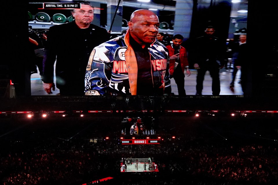 You are currently viewing ‘Not what we expected’ – Mike Tyson’s bare backside shown on live broadcast as fans are shocked before Jake Paul fight