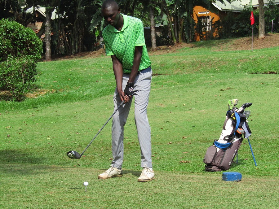 Read more about the article Kasango takes lead on rainy opening round of 2024 Kinyara Open | Professionals