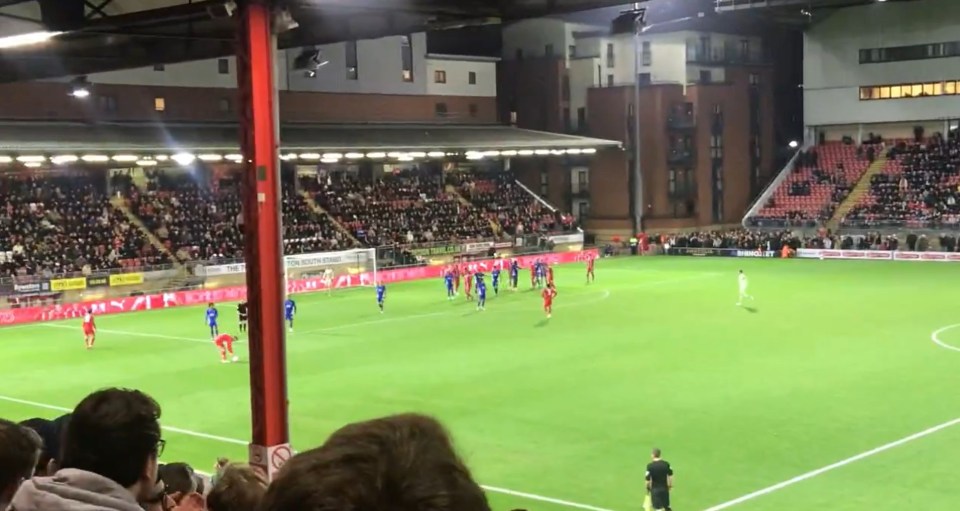 You are currently viewing Tottenham fans go wild as on-loan goalkeeper scores to keep Leyton Orient FA Cup dream alive