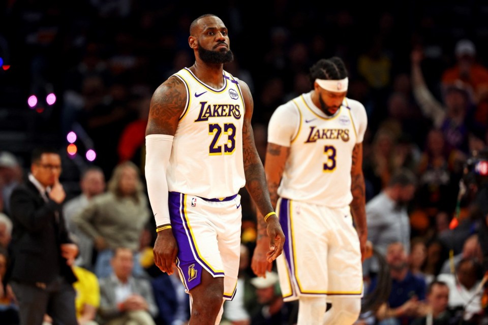 You are currently viewing ‘LeBron’s a bum!’ – Charles Barkley goes off after losing parlay in Lakers vs Suns game just days after $5m wager with Shaq