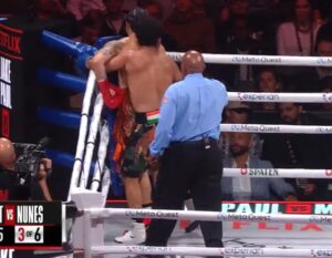 Read more about the article ‘The weirdest thing ever’ – Fans call for boxer to be banned as he bizarrely thrusts on opponent in Jake Paul vs Mike Tyson undercard fight