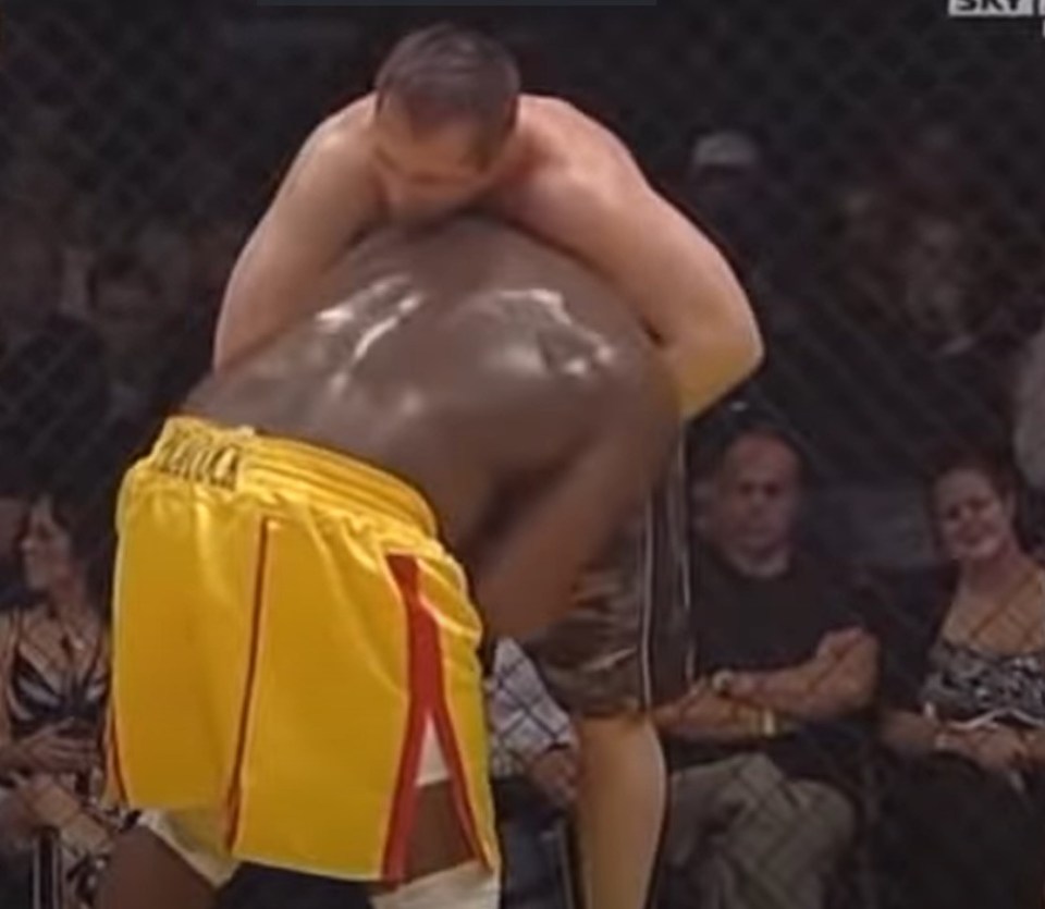 Read more about the article Mike Tyson’s former KO victim made disastrous MMA debut tapping out in bizarre stoppage defeat