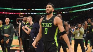 Read more about the article Watch Jayson Tatum hit buzzer-beating game-winner, lift Celtics past Raptors