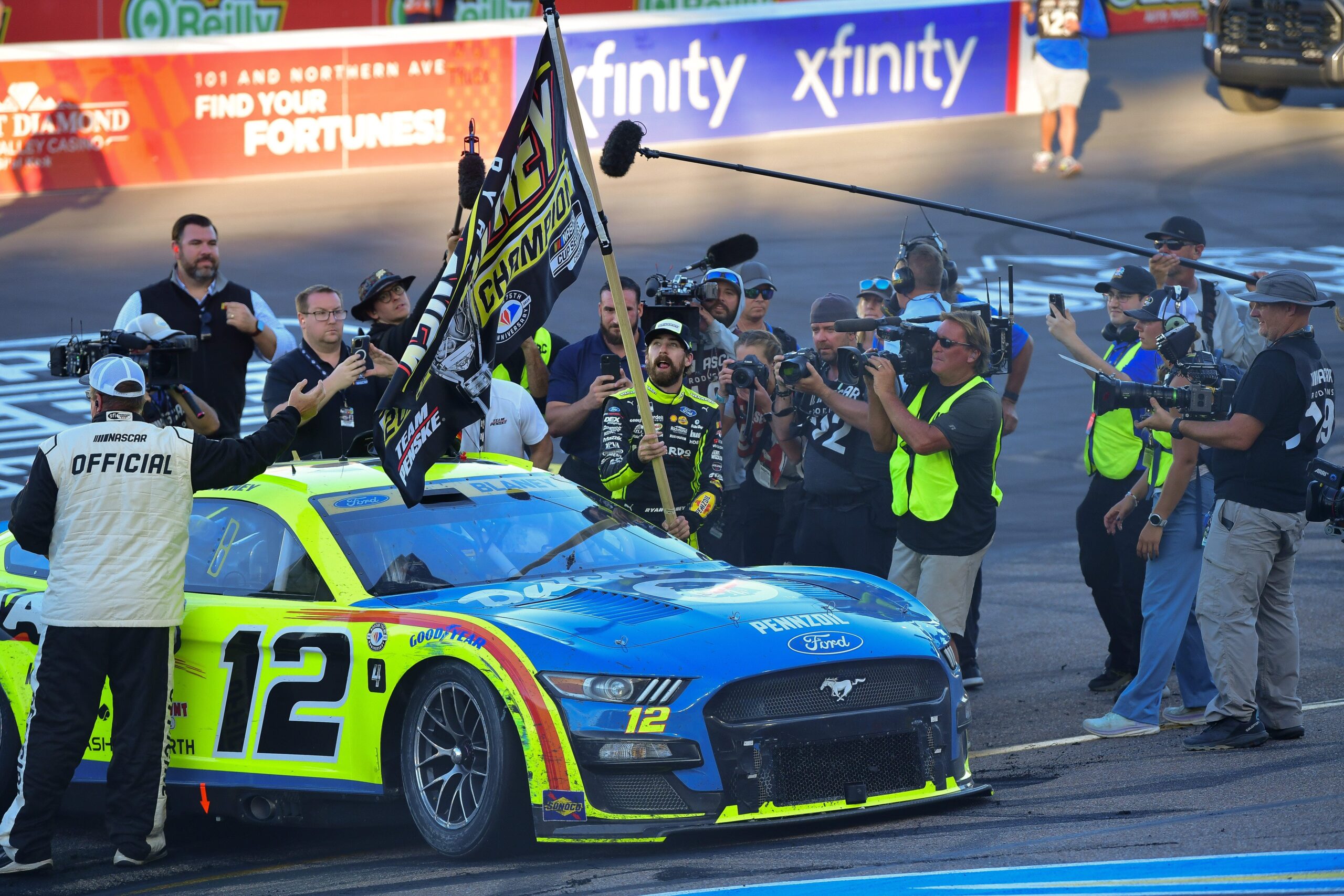 You are currently viewing NASCAR qualifying results: Starting lineup for Sunday’s championship race at Phoenix