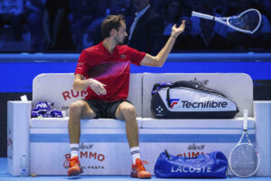 Read more about the article Fritz frustrates Medvedev and the Russian loses his temper at the ATP Finals