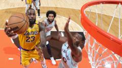 Read more about the article James’ triple-double helps Lakers see off Spurs