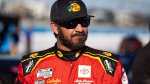 Read more about the article NASCAR Phoenix Cup championship starting lineup 2024: Martin Truex Jr. on pole; Joey Logano second