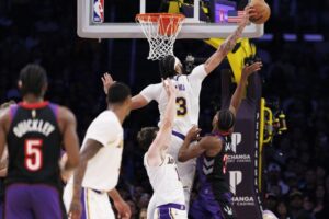 Read more about the article Anthony Davis says ‘the eye is fine’ and won’t miss Lakers’ next game