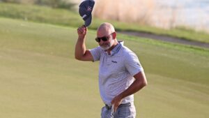 Read more about the article Paul Waring shoots lowest 36-hole total in DP World Tour history to lead in Abu Dhabi