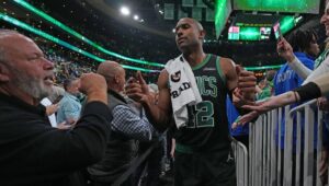 Read more about the article Horford’s heroics help C’s snap Cavs’ historic win streak