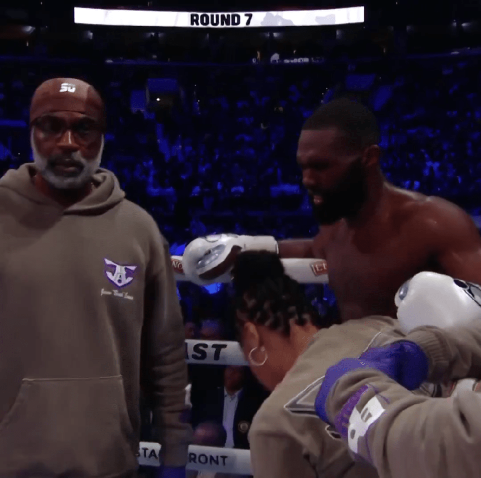 You are currently viewing ‘Terrible advice’ – Jaron ‘Boots’ Ennis’ trainer slammed by boxing fans for saying the same thing over and over in latest win