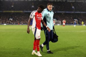 Read more about the article Bukayo Saka hobbles off after being clattered into in worrying moment for Arsenal and England