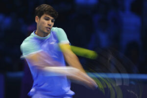 Read more about the article Carlos Alcaraz beaten by Casper Ruud in his opening match at the ATP Finals