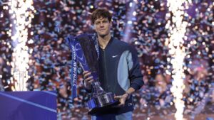 Read more about the article World No. 1 Jannik Sinner caps stellar year with ATP Finals victory over Taylor Fritz