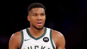 Read more about the article Frustrated Giannis Antetokounmpo after ugly loss to Knicks: “Did we compete today? No”