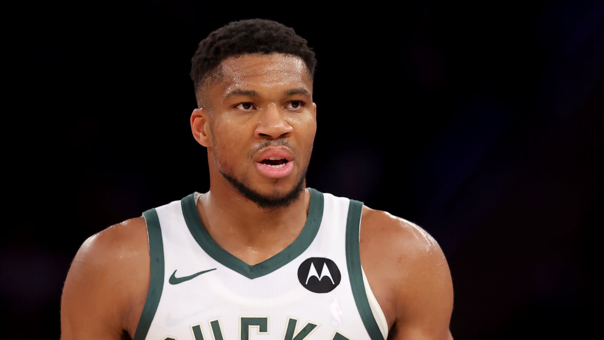 You are currently viewing Frustrated Giannis Antetokounmpo after ugly loss to Knicks: “Did we compete today? No”