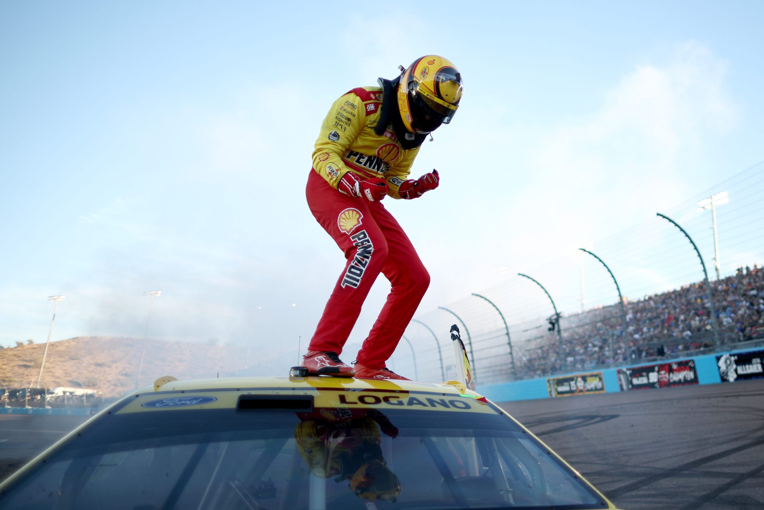 You are currently viewing Joey Logano, Team Penske race to NASCAR championship at Phoenix Raceway