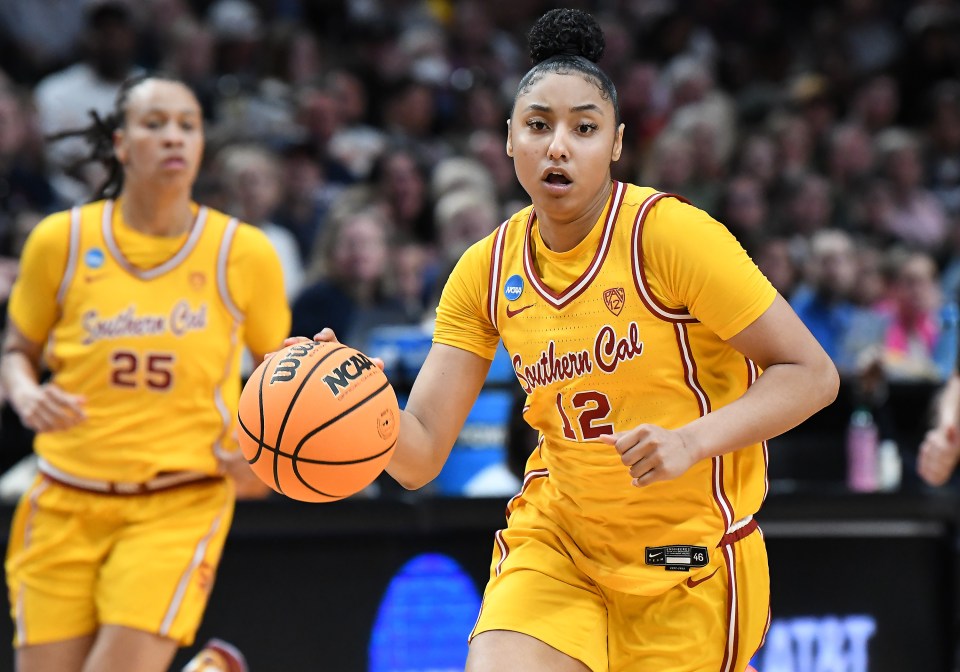 You are currently viewing Caitlin Clark’s all-time college scoring record already under threat as 19-year-old sensation beats her to 1,000 points