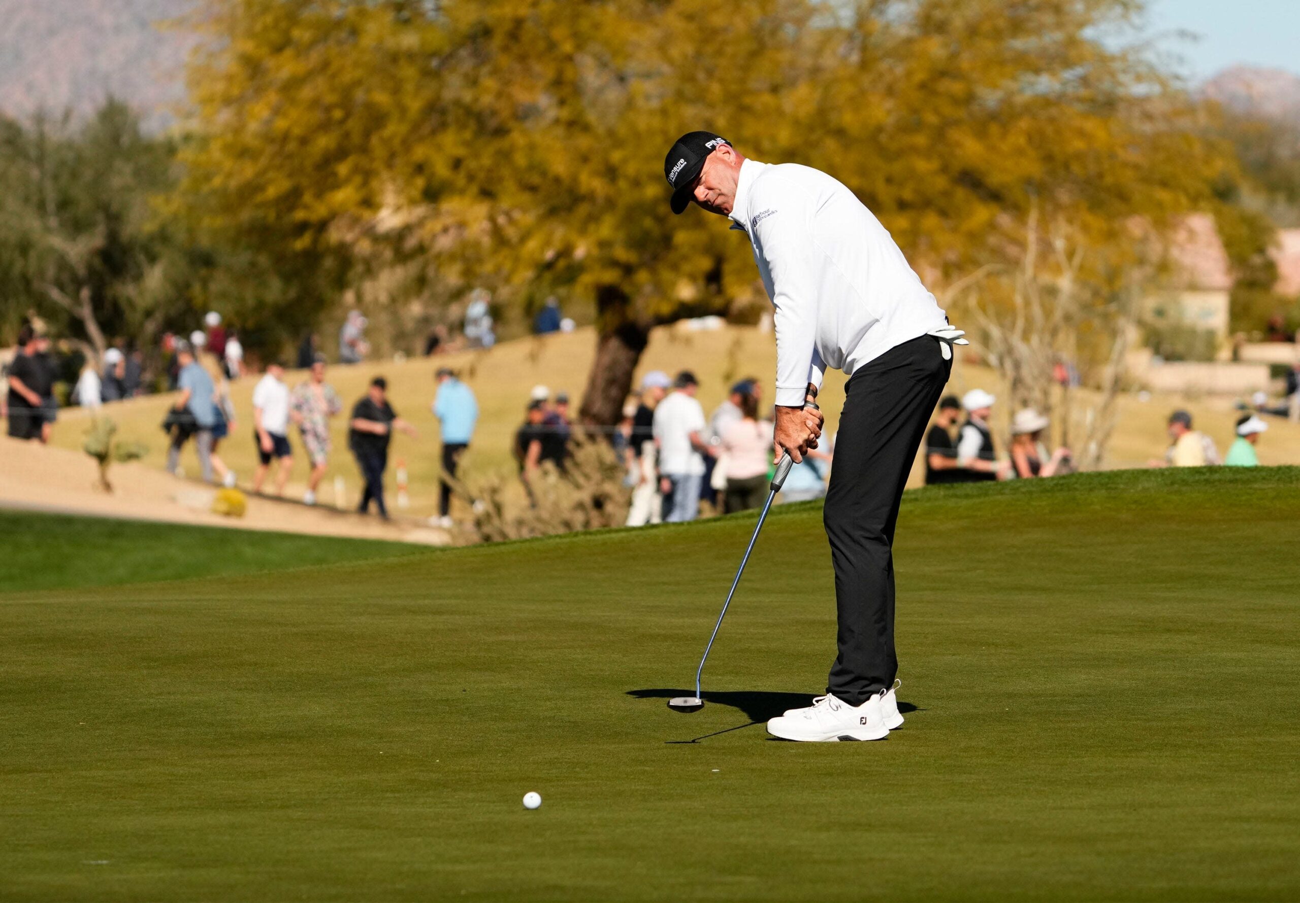 Read more about the article Bernhard Langer beats his age, Stewart Cink still leads in Phoenix