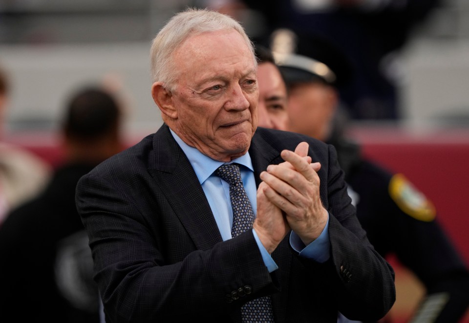 You are currently viewing ‘Asinine’ – Jerry Jones’ outlandish ‘hanging around the rim’ comments enrage Cowboys fans who have officially given up on lowly $11billion franchise