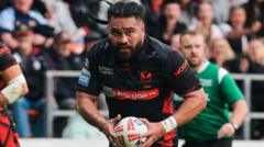 Read more about the article Saints centre Hurrell signs one-year contract