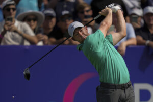 Read more about the article McIlroy tied for lead at World Tour Championship and strengthens Race to Dubai title bid