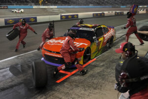 Read more about the article Justin Allgaier wins 1st NASCAR Xfinity title, capping comeback by passing Hill and Custer late