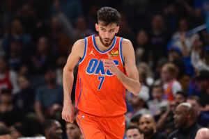 Read more about the article Thunder star Chet Holmgren helped off court with hip injury after hard fall early in matchup with Warriors