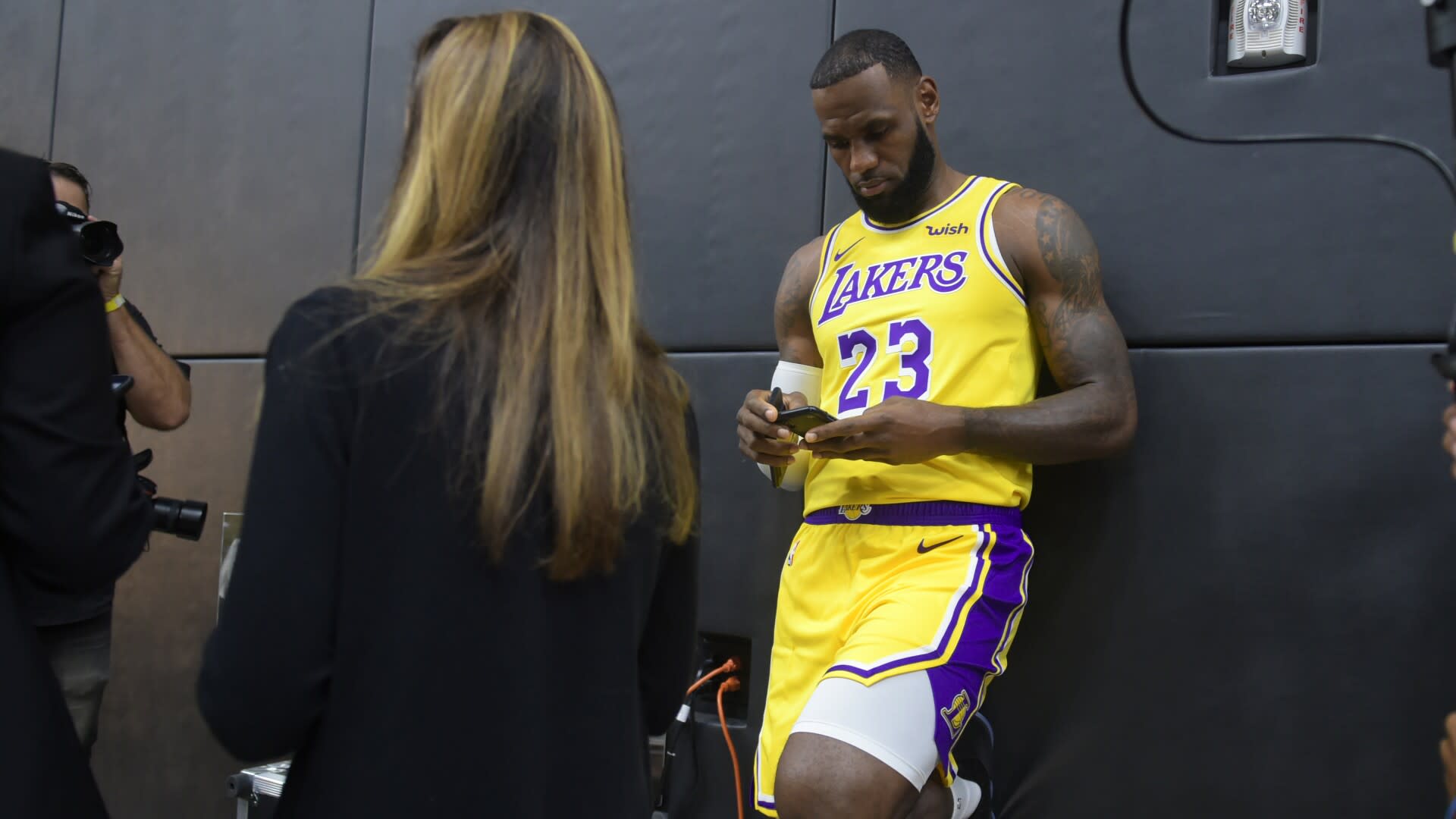 Read more about the article LeBron James announces he’s taking a break from social media