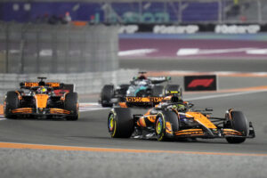 Read more about the article Norris hands Piastri the win in Qatar sprint as McLaren closes in on the F1 constructors’ title