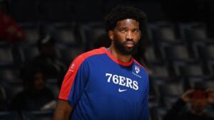 Read more about the article Joel Embiid ‘managing swelling’ in knee, Sixers say