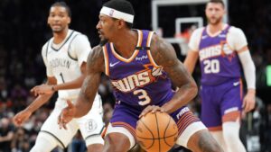 Read more about the article Suns guard Bradley Beal limps off court in 4th quarter of Phoenix’s loss to Nets