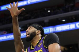 Read more about the article Anthony Davis unsure if lingering foot injury will continue to hamper him