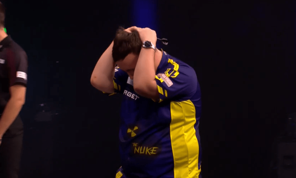 You are currently viewing Luke Littler ‘frustrated’ in extraordinary comeback after losing SEVEN legs in a row to reach Grand Slam of Darts final