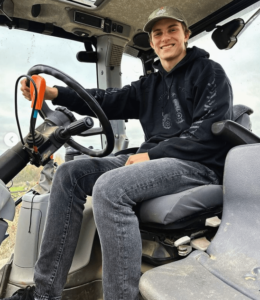 Read more about the article ‘He’s c***ed it up’ – Formula 1 star Oscar Piastri fails Jeremy Clarkson’s Farm tractor test