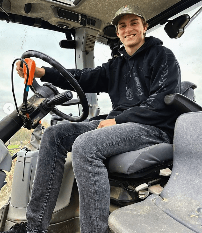 You are currently viewing ‘He’s c***ed it up’ – Formula 1 star Oscar Piastri fails Jeremy Clarkson’s Farm tractor test