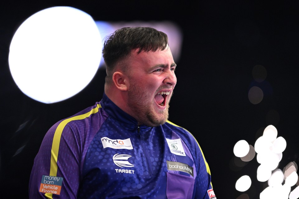 You are currently viewing Luke Littler gives honest Fallon Sherrock verdict ahead of potential showdown at the PDC World Championship