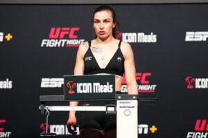 Read more about the article I’m the only English female fighter to win on UFC debut – but I battled through my parents’ addiction in order to get there