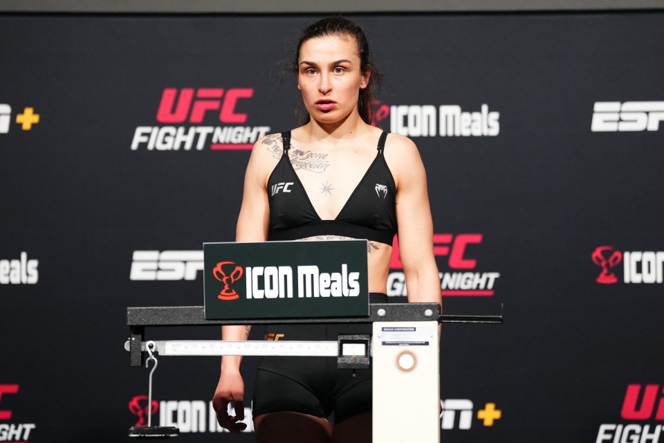 You are currently viewing I’m the only English female fighter to win on UFC debut – but I battled through my parents’ addiction in order to get there