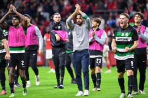 Read more about the article Ruben Amorim swamped by Sporting players as incoming Man United boss secures dramatic win in final game