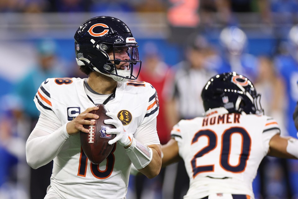 Read more about the article ‘Fire him’ – Caleb Williams breaks Bears franchise record but brutal mistake costs Chicago