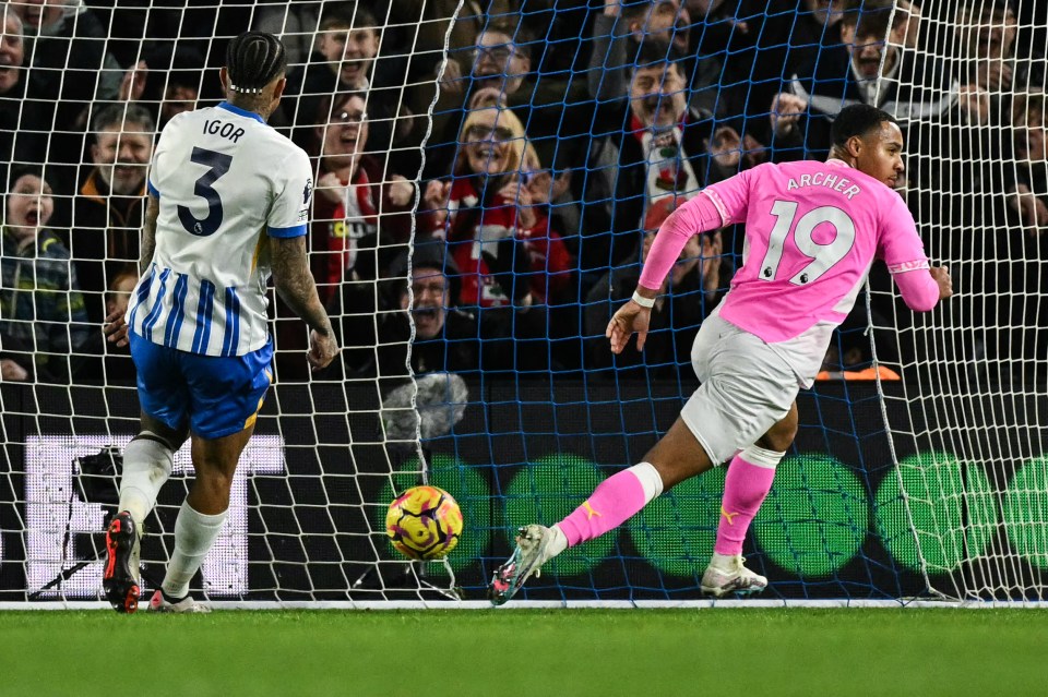 You are currently viewing Aaron Ramsdale makes feelings clear as controversial VAR call denies Southampton much-needed win