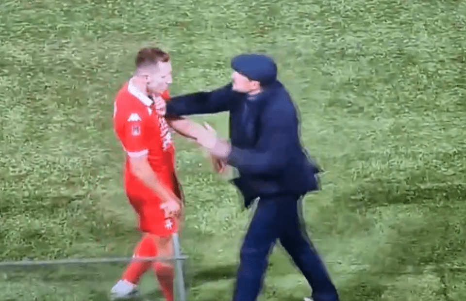 Read more about the article ‘I was right’ – Furious ex-EFL manager bizarrely grapples with his own player after red card in Serie C game