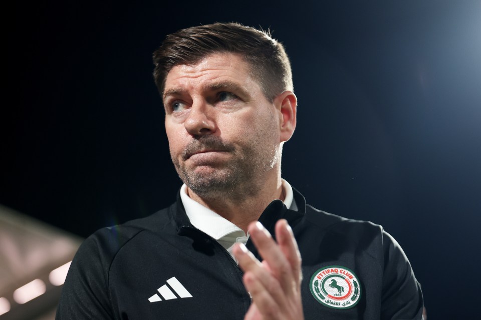 Read more about the article Under-fire Steven Gerrard booed by Al Ettifaq fans following ’embarrassing’ defeat to rivals