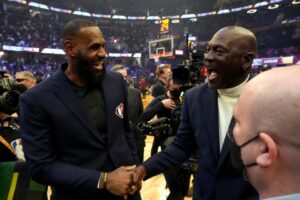 Read more about the article ‘That’s crazy, y’all need to stop’ – Charles Barkley kills Michael Jordan-LeBron James GOAT debate as argument-ending stat emerges