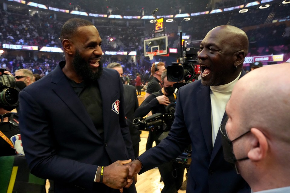 You are currently viewing ‘That’s crazy, y’all need to stop’ – Charles Barkley kills Michael Jordan-LeBron James GOAT debate as argument-ending stat emerges