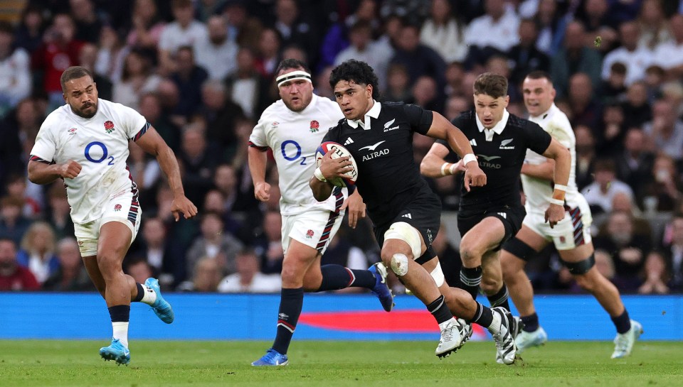 Read more about the article Meet the New Zealand rising star with seven caps tipped to replace Player of the Year who Dan Carter made bold call on