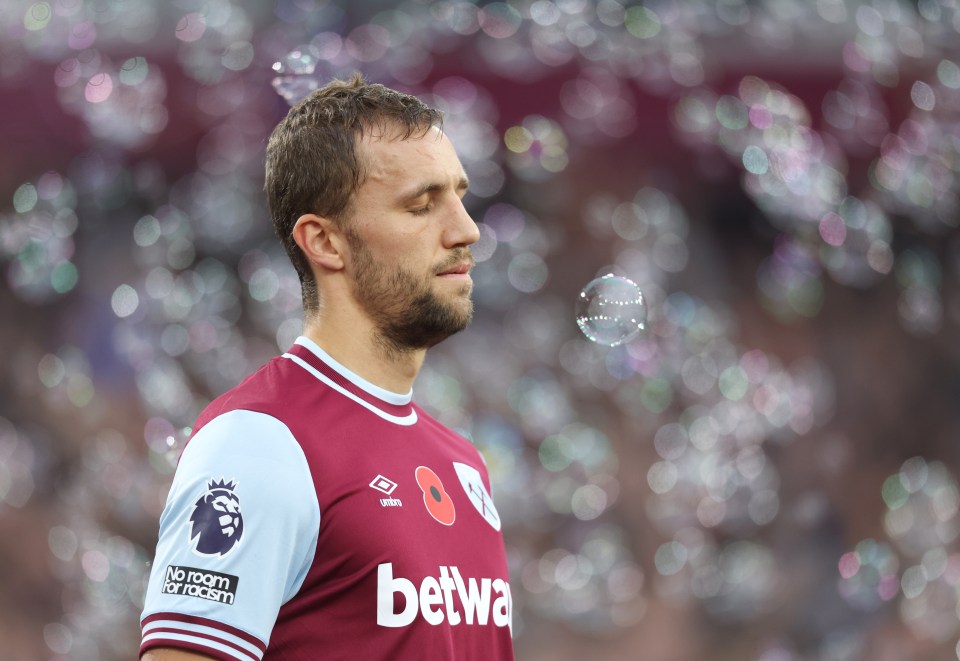 You are currently viewing West Ham branded ‘team of trialists’ by Arsenal legend with London Stadium atmosphere likened to West End theatre