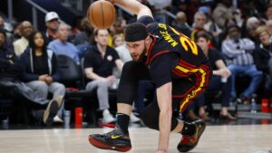 Read more about the article Hawk’s center Larry Nance Jr. to undergo hand surgery, likely out around a month