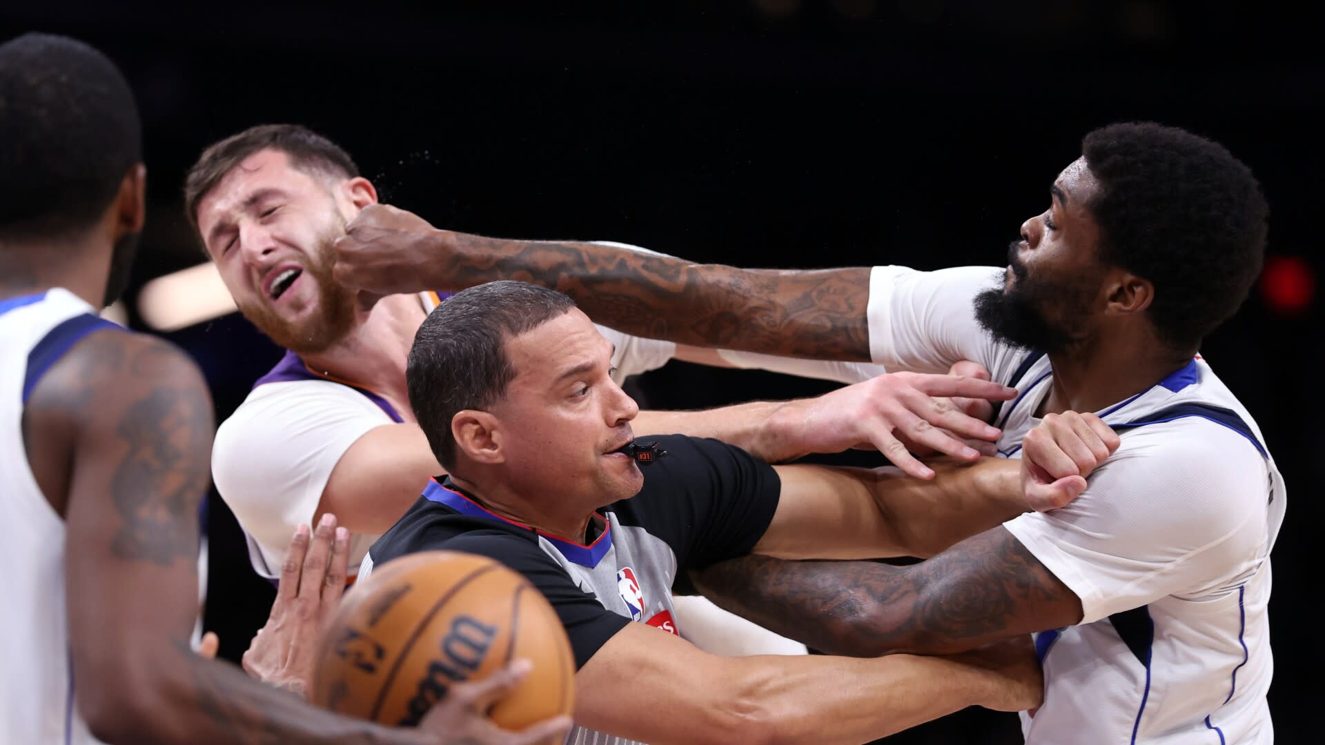 You are currently viewing Jusuf Nurkic, Naji Marshall, P.J. Washington all ejected after punches thrown during Maverics vs. Suns